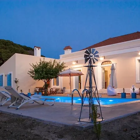 Pyrgo Beachfront, Pool, Chic- Live In Style Ixiá