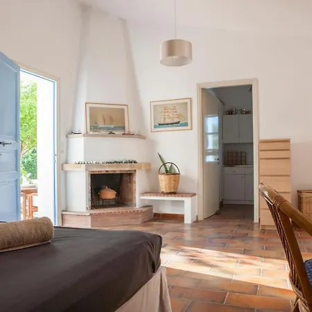 Villa Pyrgo Beachfront, Pool, Chic- Live In Style