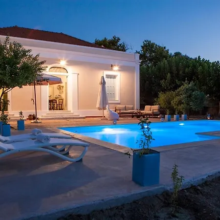 Pyrgo Beachfront, Pool, Chic- Live In Style *