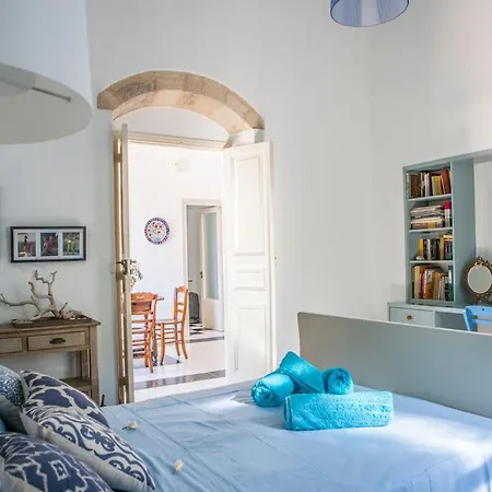 Pyrgo Beachfront, Pool, Chic- Live In Style Villa