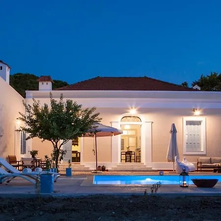 Pyrgo Beachfront, Pool, Chic- Live In Style Villa *