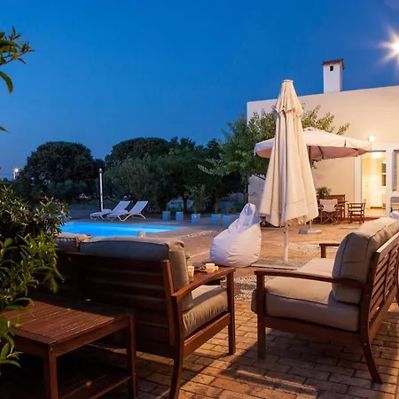 Pyrgo Beachfront, Pool, Chic- Live In Style * Ixiá